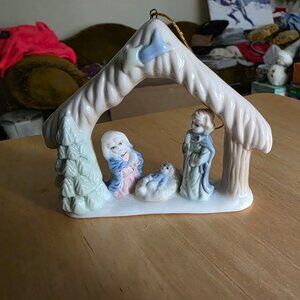 VINTAGE AUTOM CHINA NATIVITY SCENE CHRISTMAS ORNAMENT